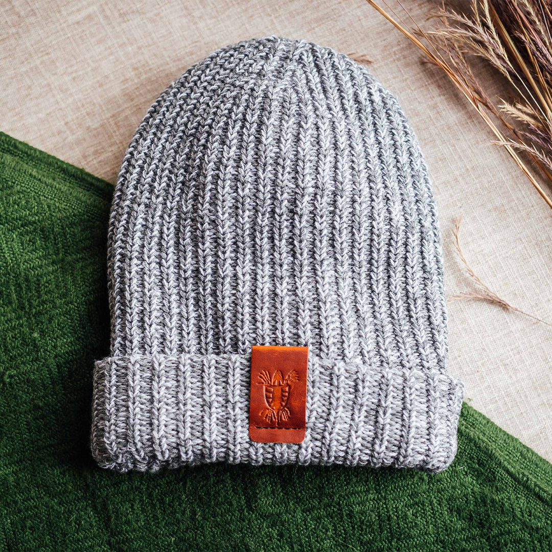 OUTRUN THE SUNLIGHT - Turtle Emblem Knit Beanie